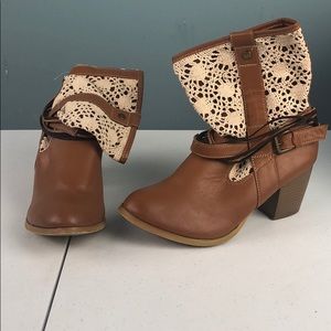 LAce detail booties